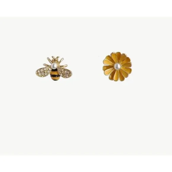 🌻 Betsey Johnson mismatched bumblebee & flower earrings 🌻 - Picture 6 of 6